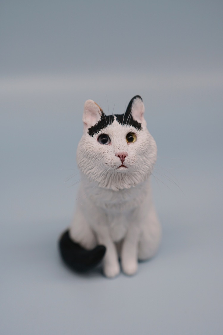 Clay cat figurine