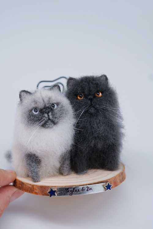 2 cats on the stand