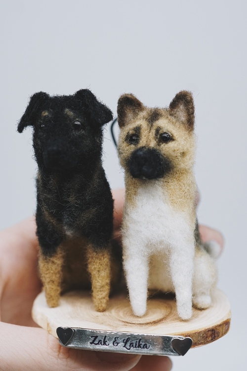 2 Dog on the stand